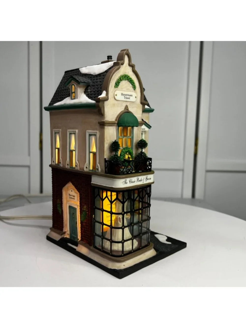 Dept 56 The Wedding Gallery, Christmas in the City Lighted Building - 1998